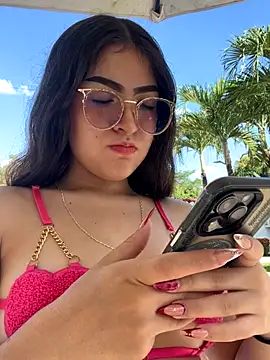 Snapshot of Gaby-Herrera chatting on September 27, 2025, 8:26 pm Gaby-Herrera online show from September 27, 2025, 8:26 pm