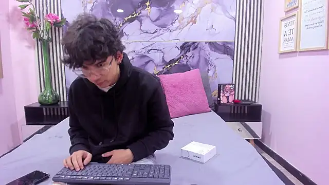 Snapshot of Desire_Ecstasy chatting on October 11, 2025, 1:01 pm Desire Ecstasy online show from October 11, 2025, 1:01 pm