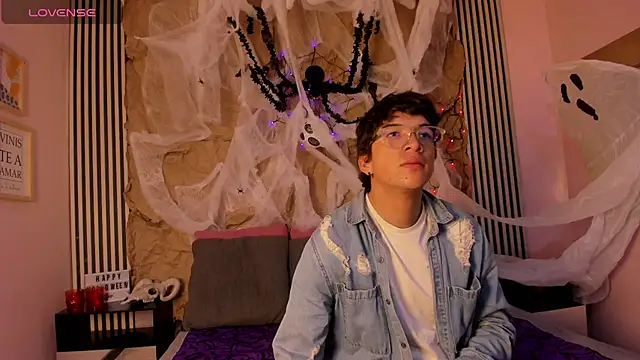 Snapshot of Desire_Ecstasy chatting on October 24, 2025, 1:10 pm Desire Ecstasy online show from October 24, 2025, 1:10 pm