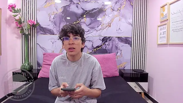 Snapshot of Desire_Ecstasy chatting on October 13, 2025, 1:34 pm Desire Ecstasy online show from October 13, 2025, 1:34 pm