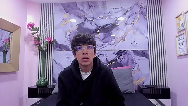 Snapshot of Desire_Ecstasy chatting on October 15, 2025, 1:08 pm Desire Ecstasy online show from October 15, 2025, 1:08 pm