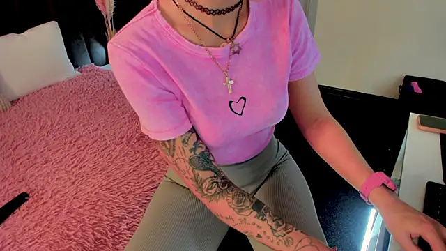 Snapshot of Kira_Key chatting on September 23, 2025, 1:45 am Kira Key online show from September 23, 2025, 1:45 am