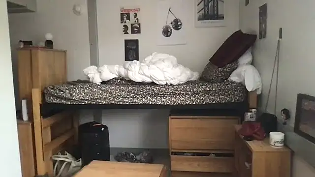 Snapshot of petitelatinateen chatting on September 17, 2025, 7:16 pm petitelatinateen online show from September 17, 2025, 7:16 pm