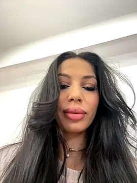 Snapshot of Bella_Vixen_ chatting on October 27, 2025, 8:10 pm Bella Vixen  online show from October 27, 2025, 8:10 pm