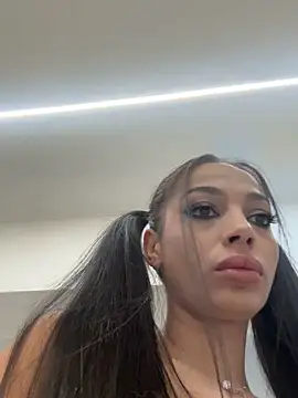 Snapshot of Bella_Vixen_ chatting on September 28, 2025, 7:32 pm Bella Vixen  online show from September 28, 2025, 7:32 pm