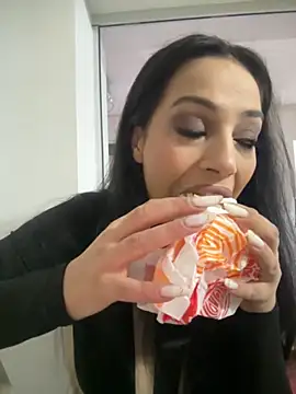 Snapshot of Bella_Vixen_ chatting on October 29, 2025, 8:08 pm Bella Vixen  online show from October 29, 2025, 8:08 pm