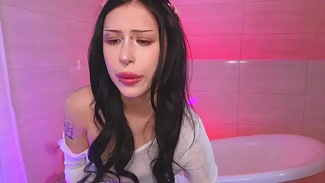 venomeowww   online show from March 10, 2026, 4:38 am