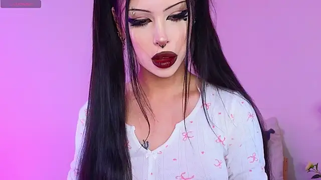 venomeowww   online show from September 27, 2025, 3:23 am