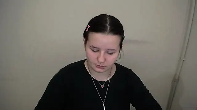 Snapshot of Mina_sky_ chatting on November 1, 2025, 9:36 am Mina sky online show from November 1, 2025, 9:36 am