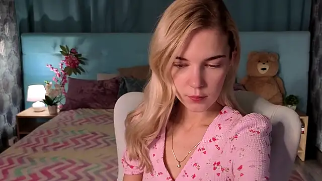 Aurora Bennet online show from December 1, 2025, 12:11 am