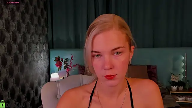 Snapshot of Aurora_Bennet chatting on September 12, 2025, 12:33 am Aurora Bennet online show from September 12, 2025, 12:33 am