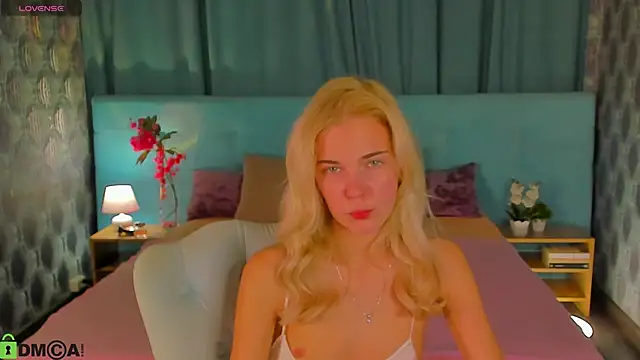 Snapshot of Aurora_Bennet chatting on September 22, 2025, 12:05 am Aurora Bennet online show from September 22, 2025, 12:05 am