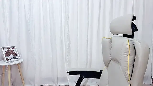 Snapshot of Dec-7758 chatting on October 9, 2025, 5:52 am Dec-7758 online show from October 9, 2025, 5:52 am