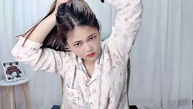 Snapshot of Dec-7758 chatting on October 17, 2025, 6:17 am Dec-7758 online show from October 17, 2025, 6:17 am