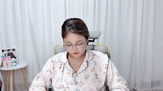 Snapshot of Dec-7758 chatting on October 27, 2025, 7:20 am Dec-7758 online show from October 27, 2025, 7:20 am