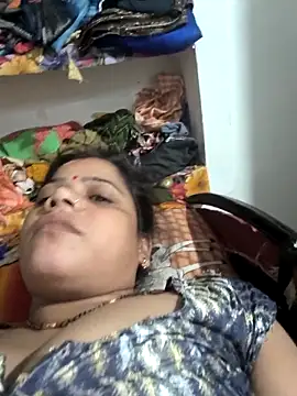 Snapshot of Setty54 chatting on October 8, 2025, 9:15 pm Setty54 online show from October 8, 2025, 9:15 pm