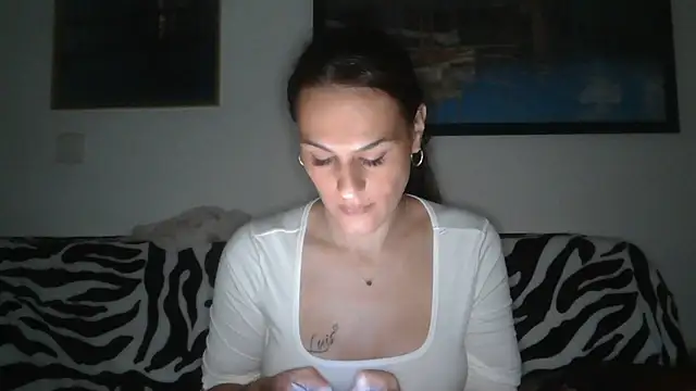 yumara351 online show from November 15, 2025, 11:47 am