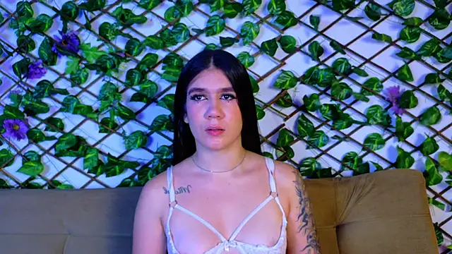 Snapshot of kloe_bella chatting on October 4, 2025, 1:12 pm kloe bella online show from October 4, 2025, 1:12 pm