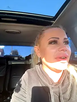 Snapshot of SteflerMonny_ chatting on September 25, 2025, 5:13 am SteflerMonny  online show from September 25, 2025, 5:13 am