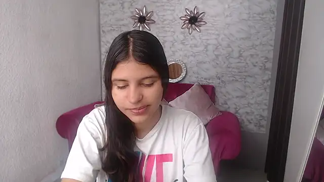 Snapshot of Evagirl69 chatting on October 20, 2025, 6:19 pm Evagirl69 online show from October 20, 2025, 6:19 pm