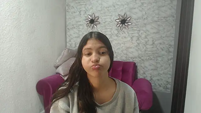 Snapshot of Evagirl69 chatting on October 11, 2025, 12:33 am Evagirl69 online show from October 11, 2025, 12:33 am