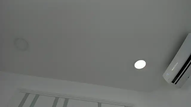 Snapshot of scarletross_ chatting on February 28, 2026, 11:21 am scarletross online show from February 28, 2026, 11:21 am