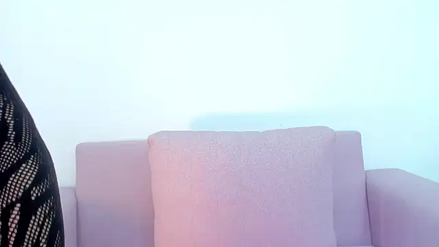 Snapshot of scarletross_ chatting on September 23, 2025, 2:13 pm scarletross online show from September 23, 2025, 2:13 pm