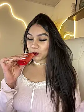 Zoe Serrat online show from November 26, 2025, 12:38 pm