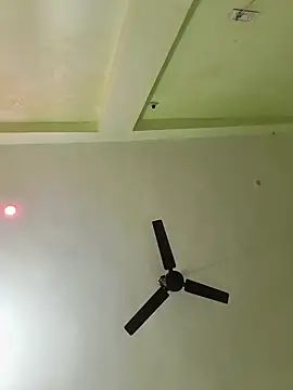 vardh033 online show from October 31, 2025, 6:21 am