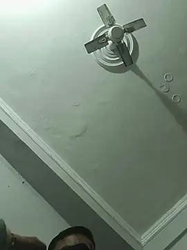 vardh033 online show from December 3, 2025, 5:23 pm