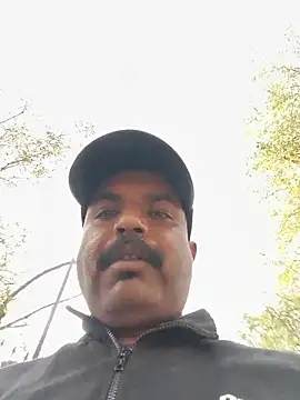 vardh033 online show from November 28, 2025, 8:47 am