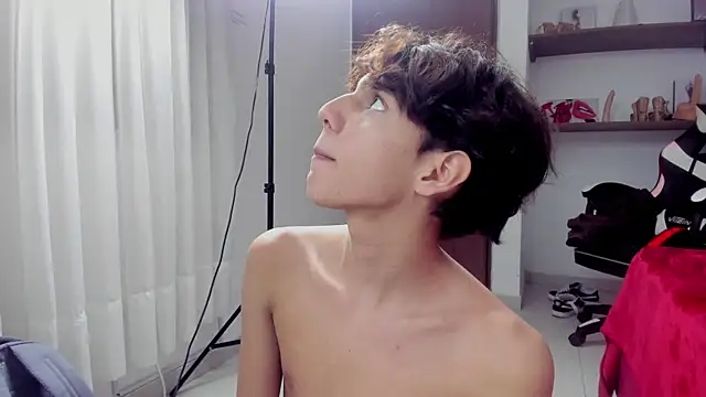 Snapshot of lightboy0 chatting on September 19, 2025, 4:00 pm lightboy0 online show from September 19, 2025, 4:00 pm