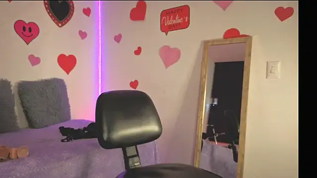 MiaCollinssx online show from February 13, 2026, 1:22 pm