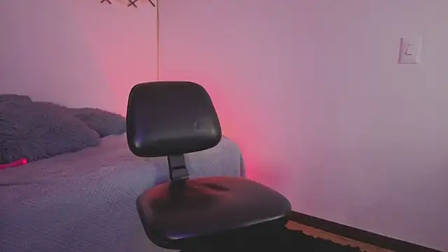 Snapshot of MiaCollinssx chatting on October 8, 2025, 3:24 pm MiaCollinssx online show from October 8, 2025, 3:24 pm