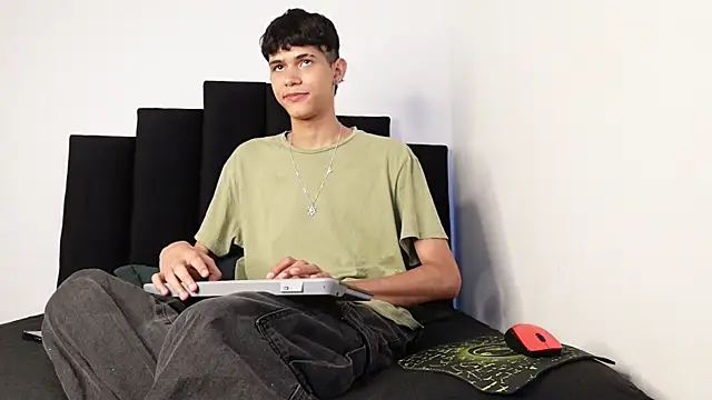 alexmark  online show from October 6, 2025, 1:23 pm