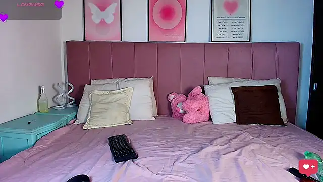 Naiaa Cruz online show from March 17, 2026, 7:28 pm