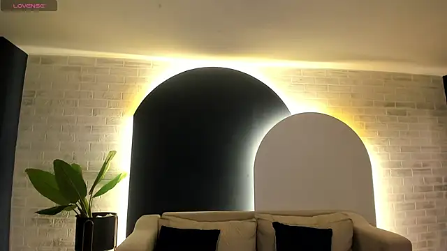 Snapshot of LeahNovac chatting on September 29, 2025, 11:05 am LeahNovac online show from September 29, 2025, 11:05 am