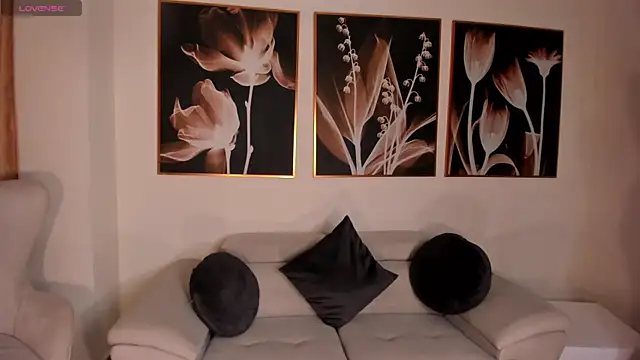 Snapshot of LeahNovac chatting on September 25, 2025, 11:05 am LeahNovac online show from September 25, 2025, 11:05 am