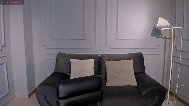 Snapshot of LeahNovac chatting on October 11, 2025, 11:22 am LeahNovac online show from October 11, 2025, 11:22 am