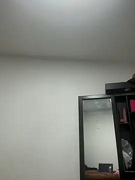 Leonis 0 online show from October 21, 2025, 2:33 am