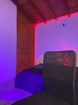 Snapshot of RickKrong_ chatting on September 28, 2025, 9:44 pm RickKrong  online show from September 28, 2025, 9:44 pm