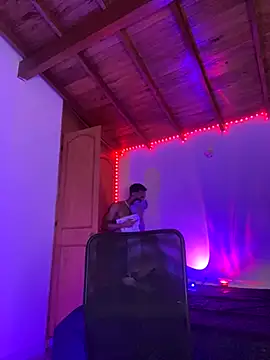 Snapshot of RickKrong_ chatting on September 18, 2025, 5:43 am RickKrong  online show from September 18, 2025, 5:43 am