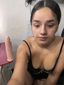 Snapshot of Luciaparker03 chatting on February 25, 2026, 3:34 pm Luciaparker03 online show from February 25, 2026, 3:34 pm