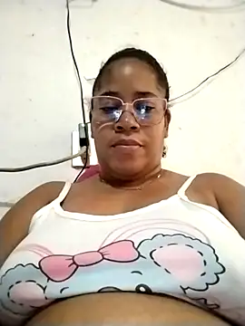 Snapshot of Big_ass_submissive chatting on October 7, 2025, 1:01 pm Big ass submissive online show from October 7, 2025, 1:01 pm