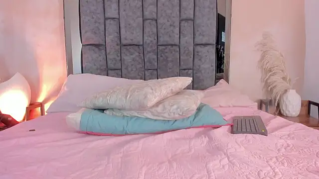 Snapshot of _miss_mia chatting on February 28, 2026, 11:54 am miss mia online show from February 28, 2026, 11:54 am