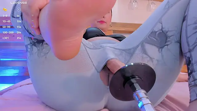  miss mia online show from November 21, 2025, 11:53 am