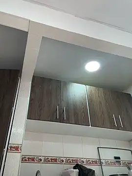 evelyn 1702 online show from December 5, 2025, 9:01 pm