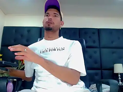 StivBigCock online show from September 30, 2025, 2:06 am