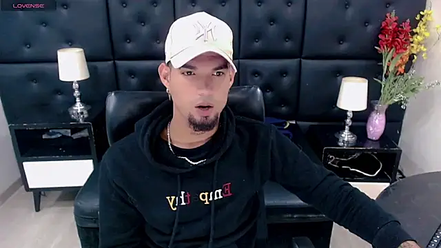 StivBigCock online show from September 12, 2025, 3:17 am