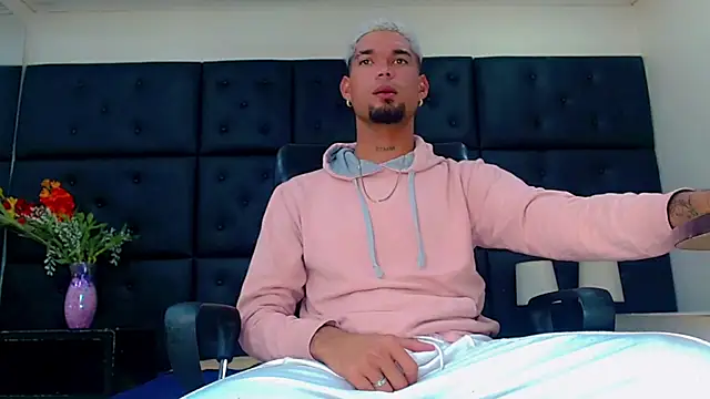 StivBigCock online show from October 22, 2025, 2:11 am